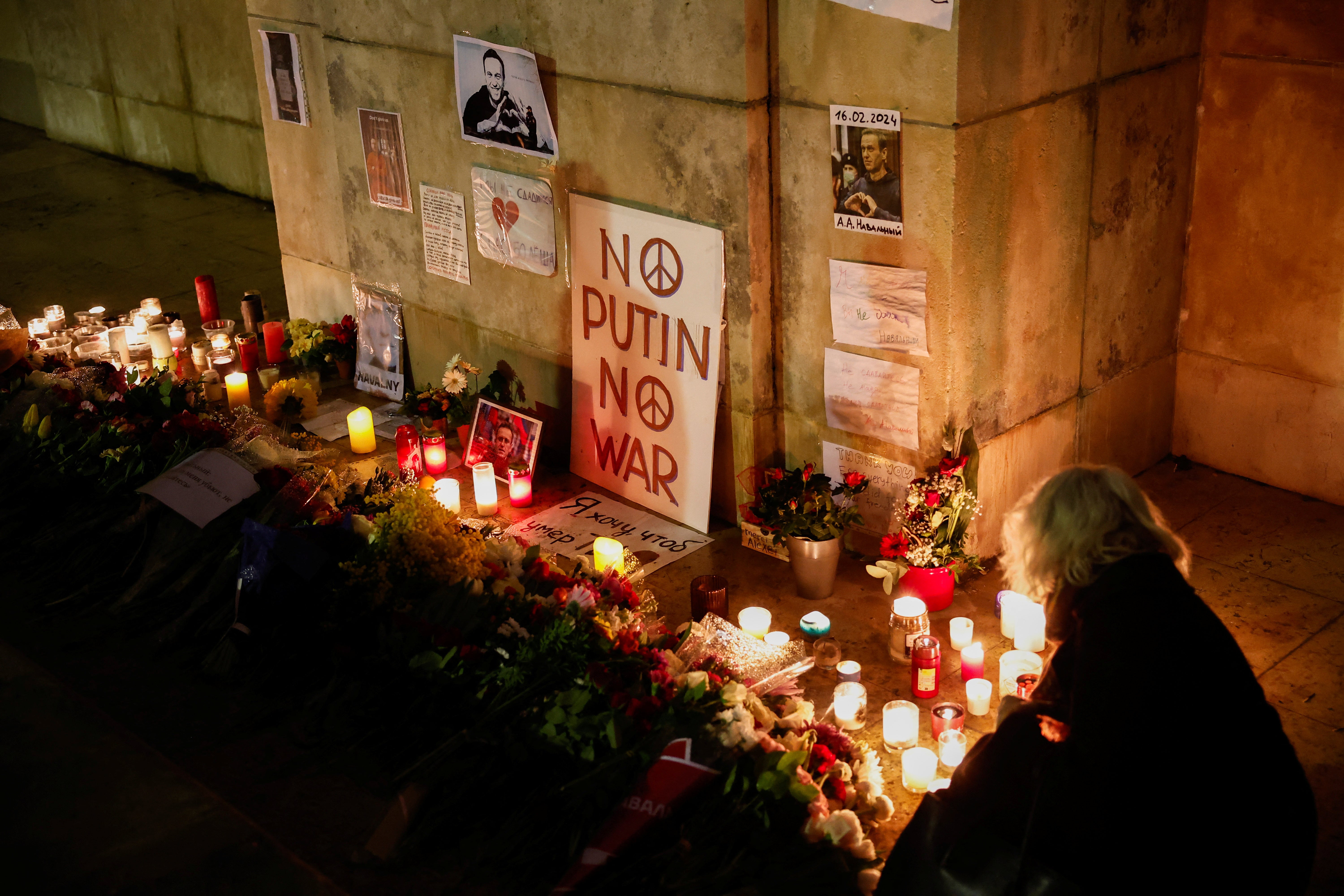 <p>People attend a vigil following the death of Russian opposition leader Alexei Navalny, in Paris</p>