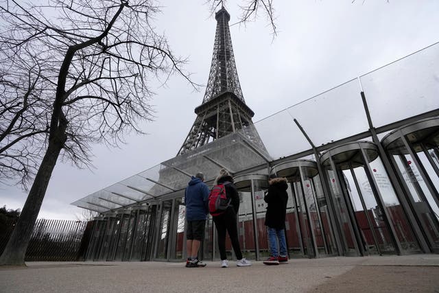 PARÍS-HUELGA-TORRE EIFFEL