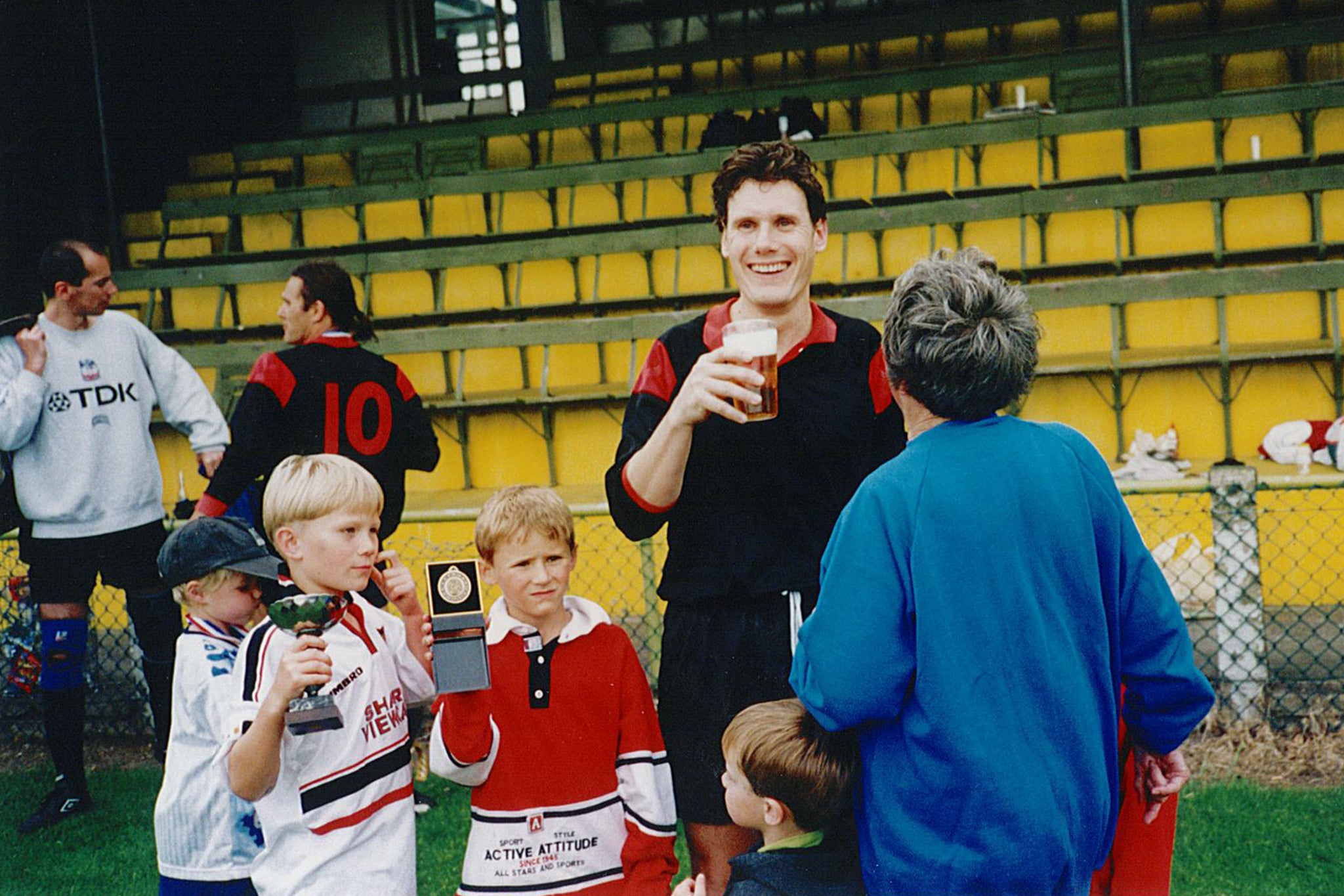 A young Starmer pictured with his nieces and nephews