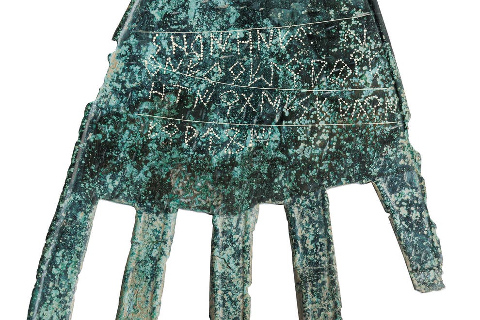 Ancient Hand Protection The ‘severed hand’ revealing how Stone Age Brits spoke to each other ...