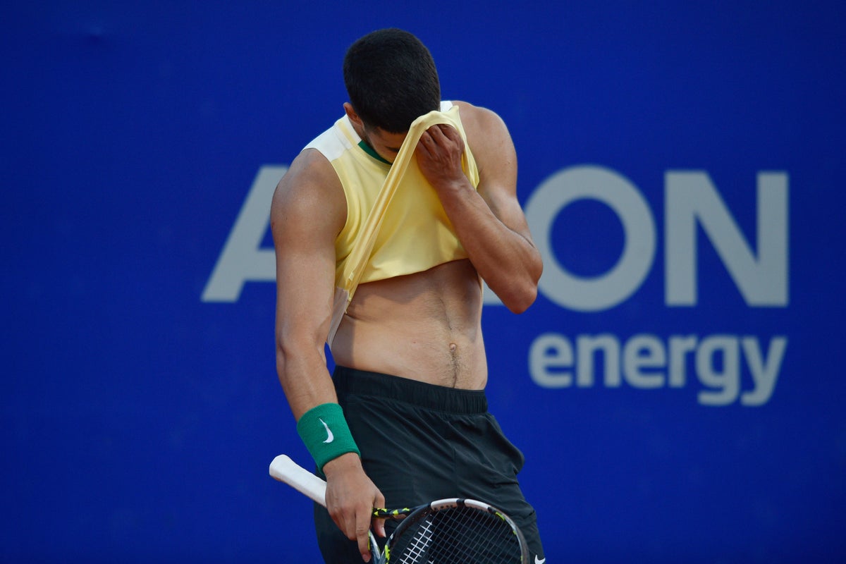 Carlos Alcaraz retires hurt in first round of Rio Open