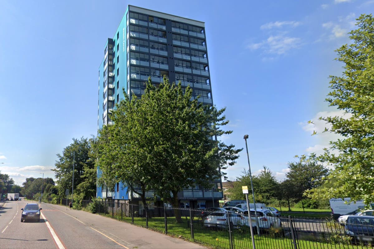 Manchester: Man who fell to death was being arrested over child abuse images - Vimarsana News