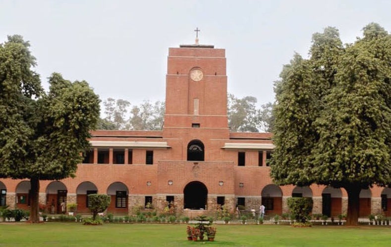 The college’s facade resembles that of Cambridge University Library