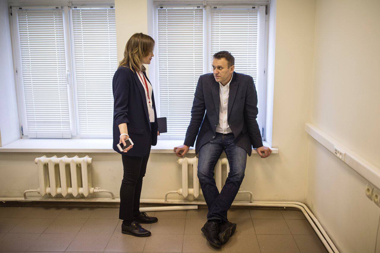 Lilia Chanysheva stands with Alexei Navalny prior to her arrest in 2021