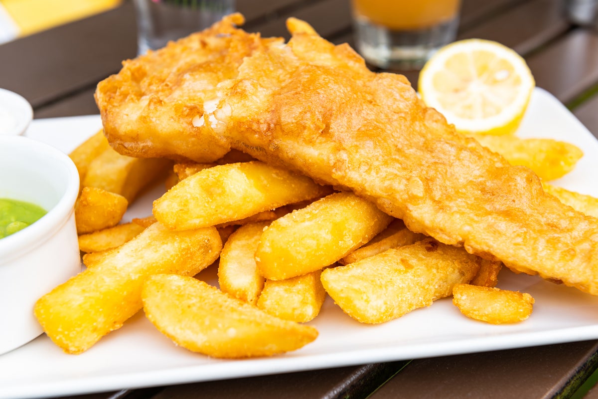 Um novo relatório impressionante destaca o preço médio do bacalhau e das batatas fritas no Reino Unido