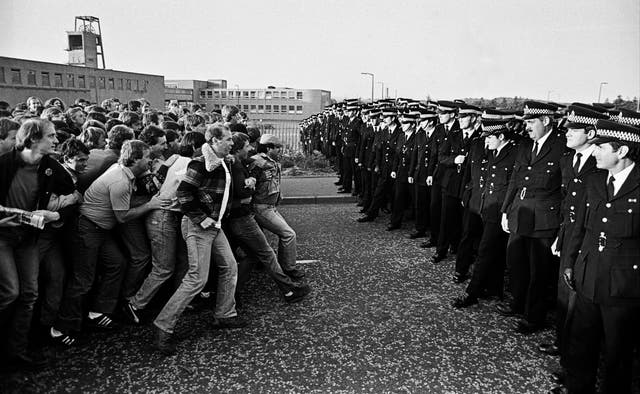 <p>Pickets confront police at Bilston Glen in Midlothian, Scotland </p>
