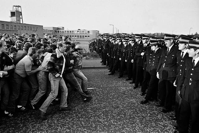 <p>Pickets confront police at Bilston Glen in Midlothian, Scotland </p>
