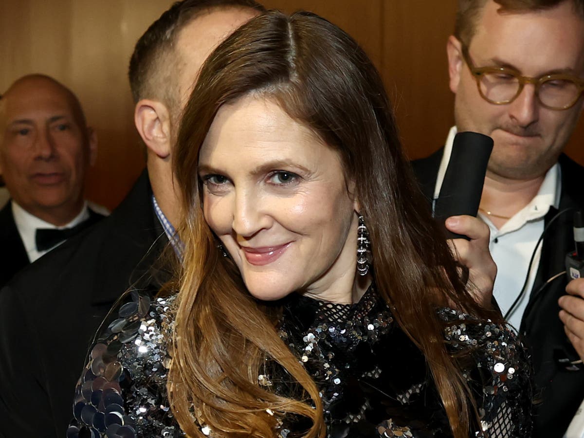 Drew Barrymore hilariously reacts to surprise Wienermobile ride for her birthday 