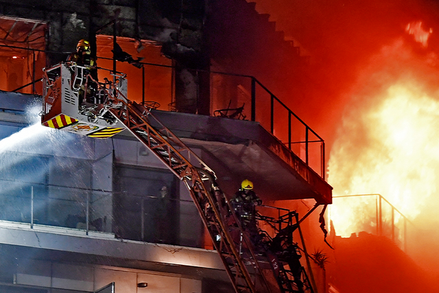 <p>: Spanish firefighters battle deadly blaze in Valencia Campanar buildings.</p>