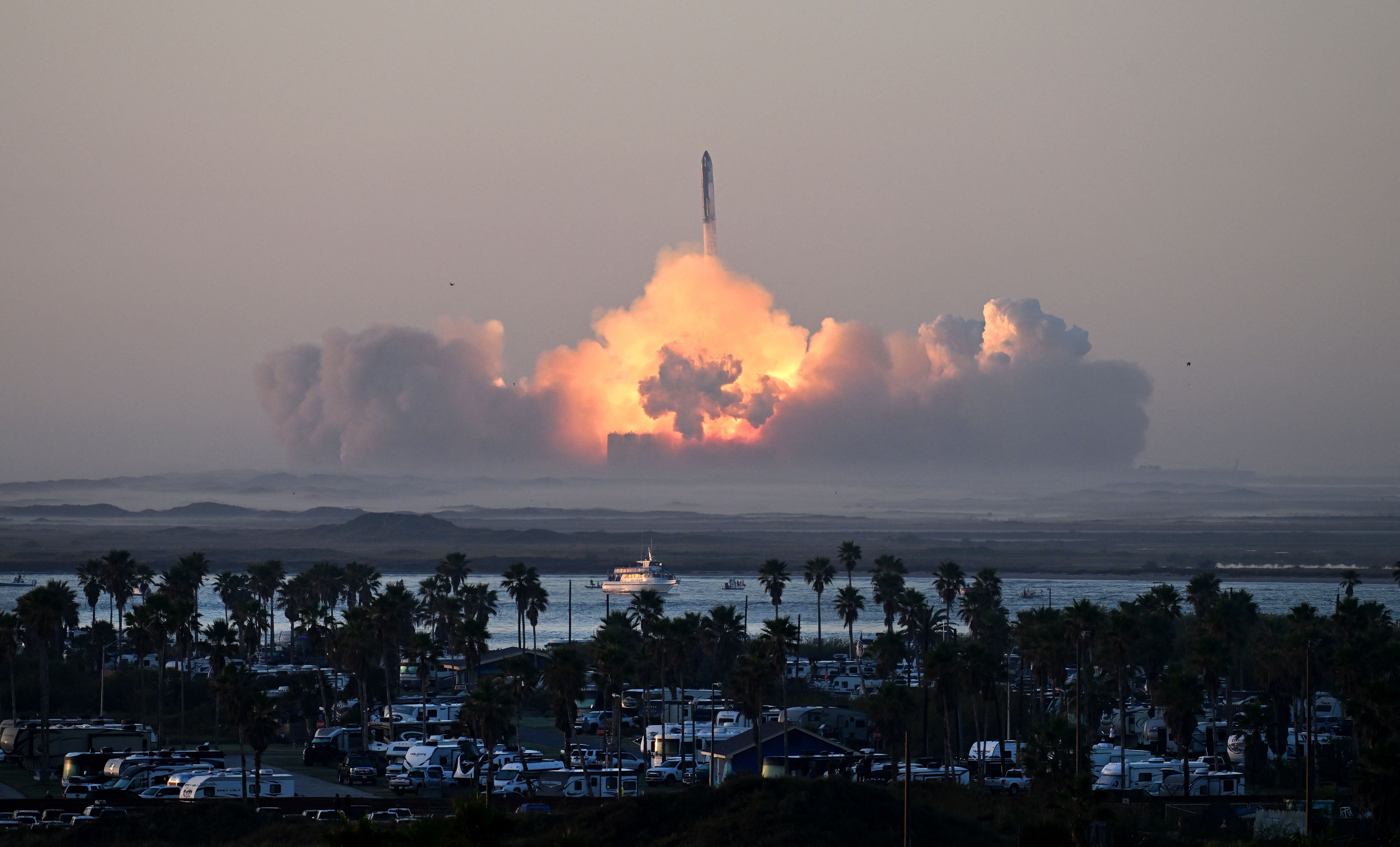 SpaceX's Starship rocket launches from Starbase during its second test flight in Boca Chica, Texas, on 18 November, 2023