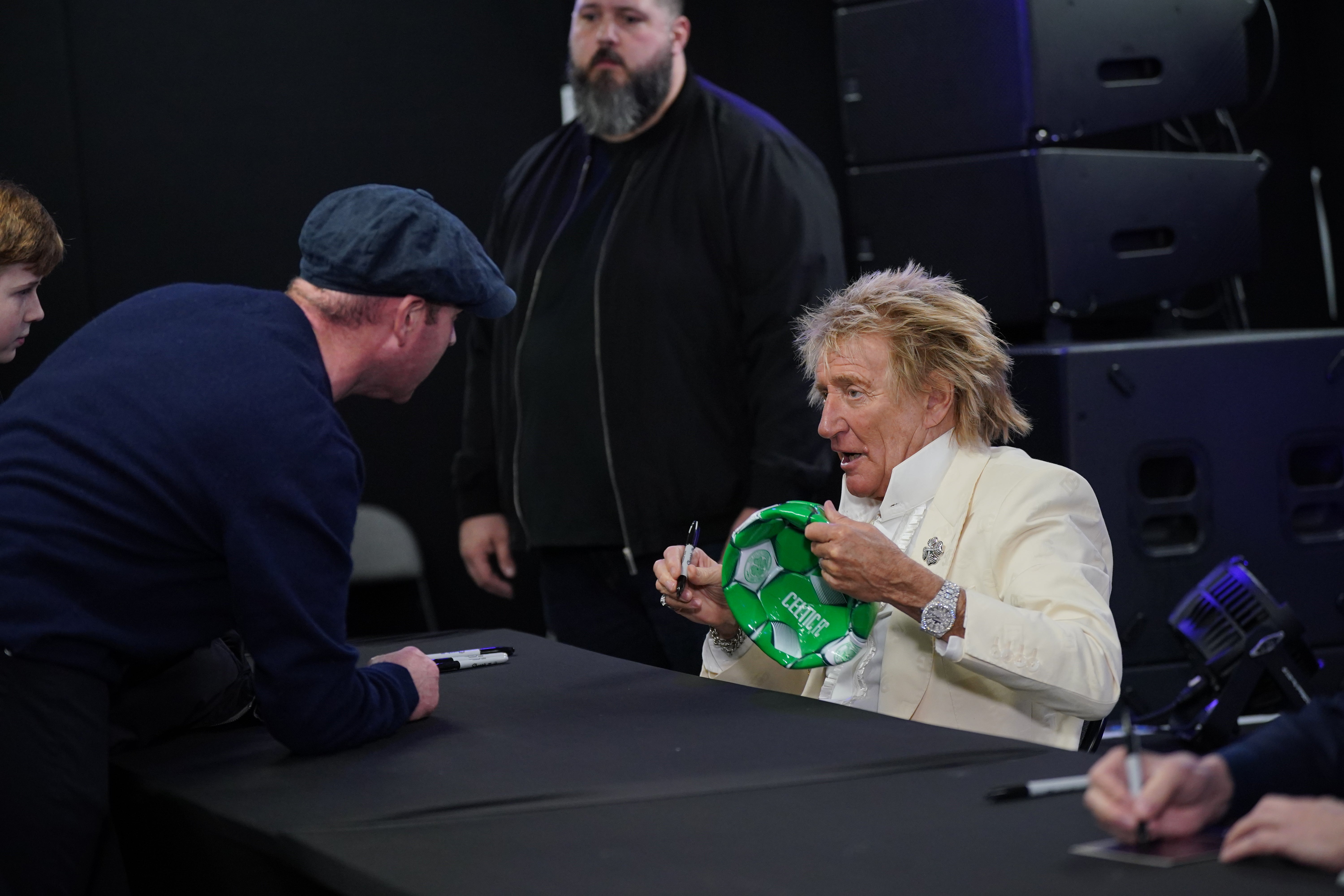 Rod Stewart has previously admitted that fans have been hit in the head by balls at his concerts