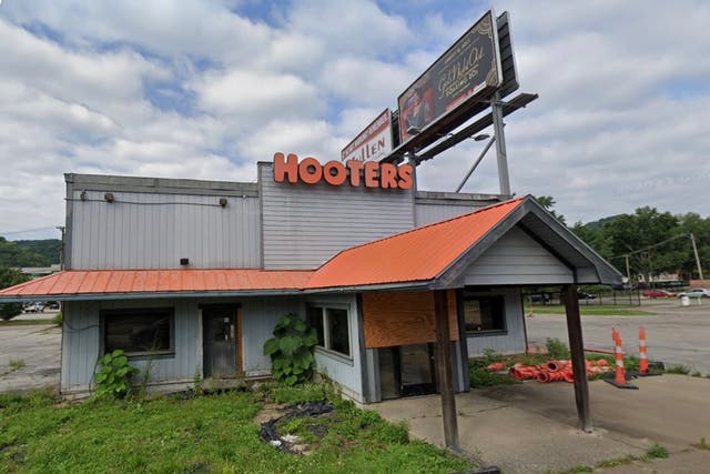 <p>The residents of Charleston, West Virginia are holding a candlelit vigil ahead of the demolition of their local Hooters.</p>