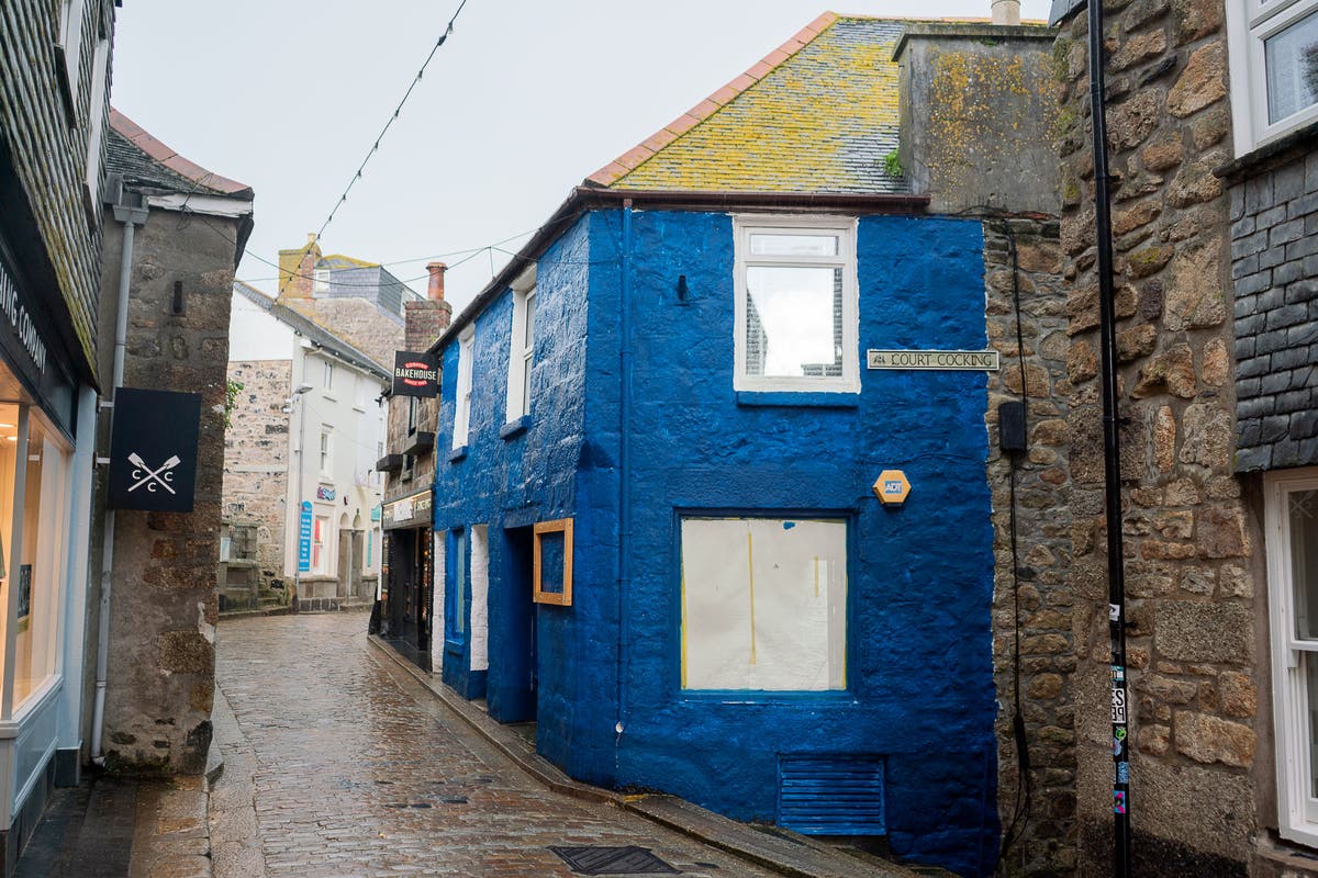 Furious row erupts after St Ives 'newcomer' paints shop 'hideous Smurf blue' 