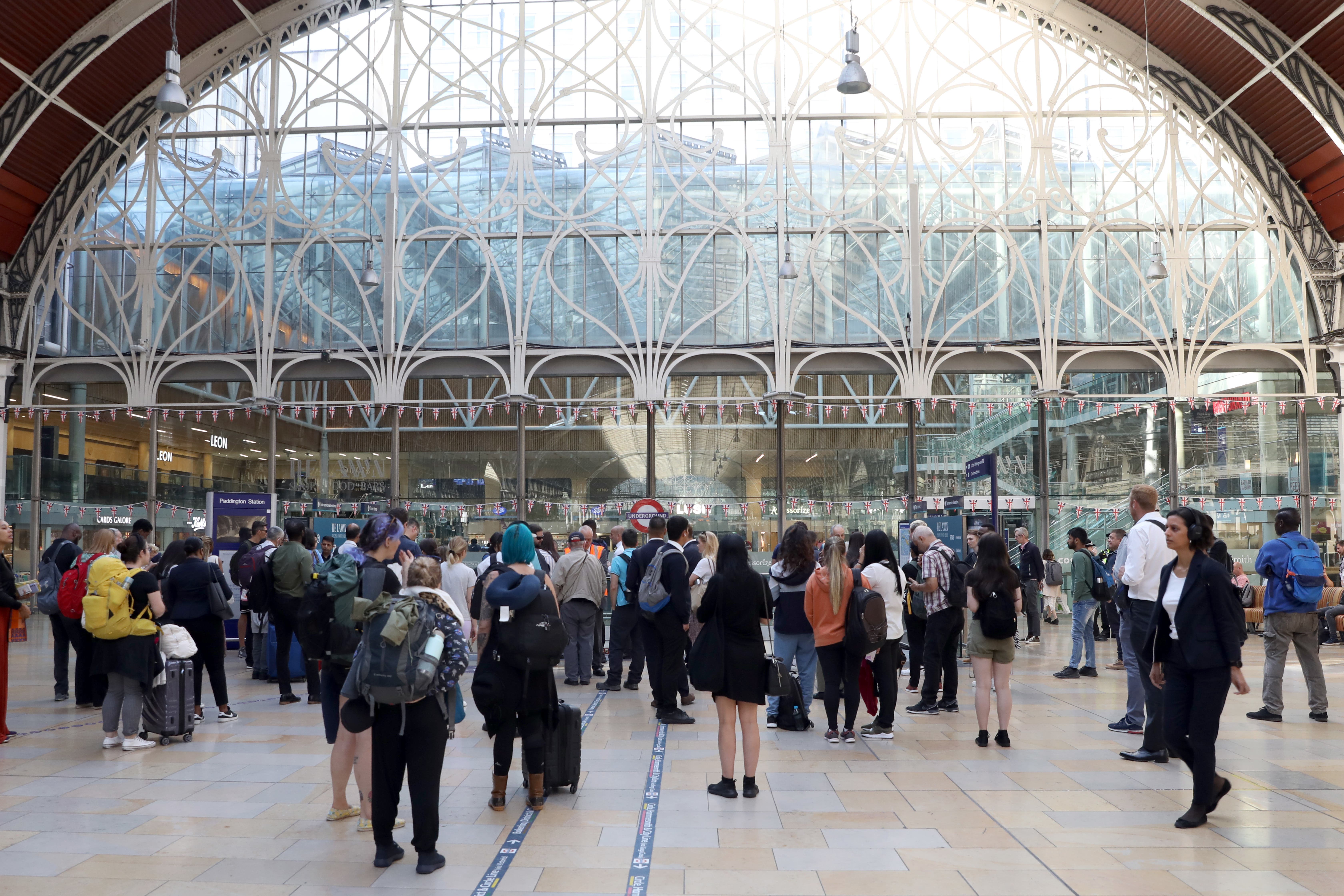 London s Paddington Station forced to shut down amid heavy