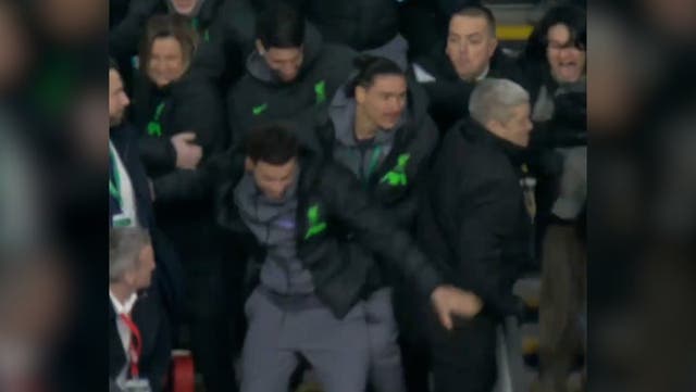 <p>Watch moment injured Darwin Nunez hurdles barrier celebrating Liverpool win in Carabao Cup.</p>