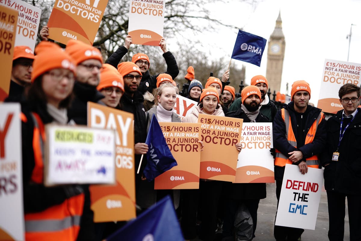 New deal could end strike action by top hospital doctors in England