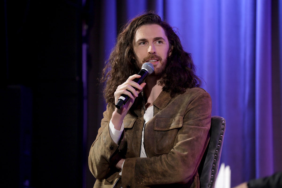 Hozier apologises to fan who was told to remove Free Palestine scarf at concert