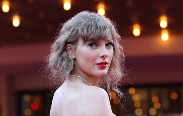 <p>Taylor Swift attends a premiere for Taylor Swift</p>