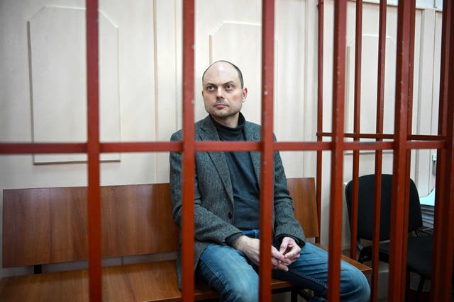<p>Russian opposition activist Vladimir Kara-Murza sits on a bench inside a defendants’ cage during a hearing at the Basmanny court in Moscow on October 10, 2022</p>