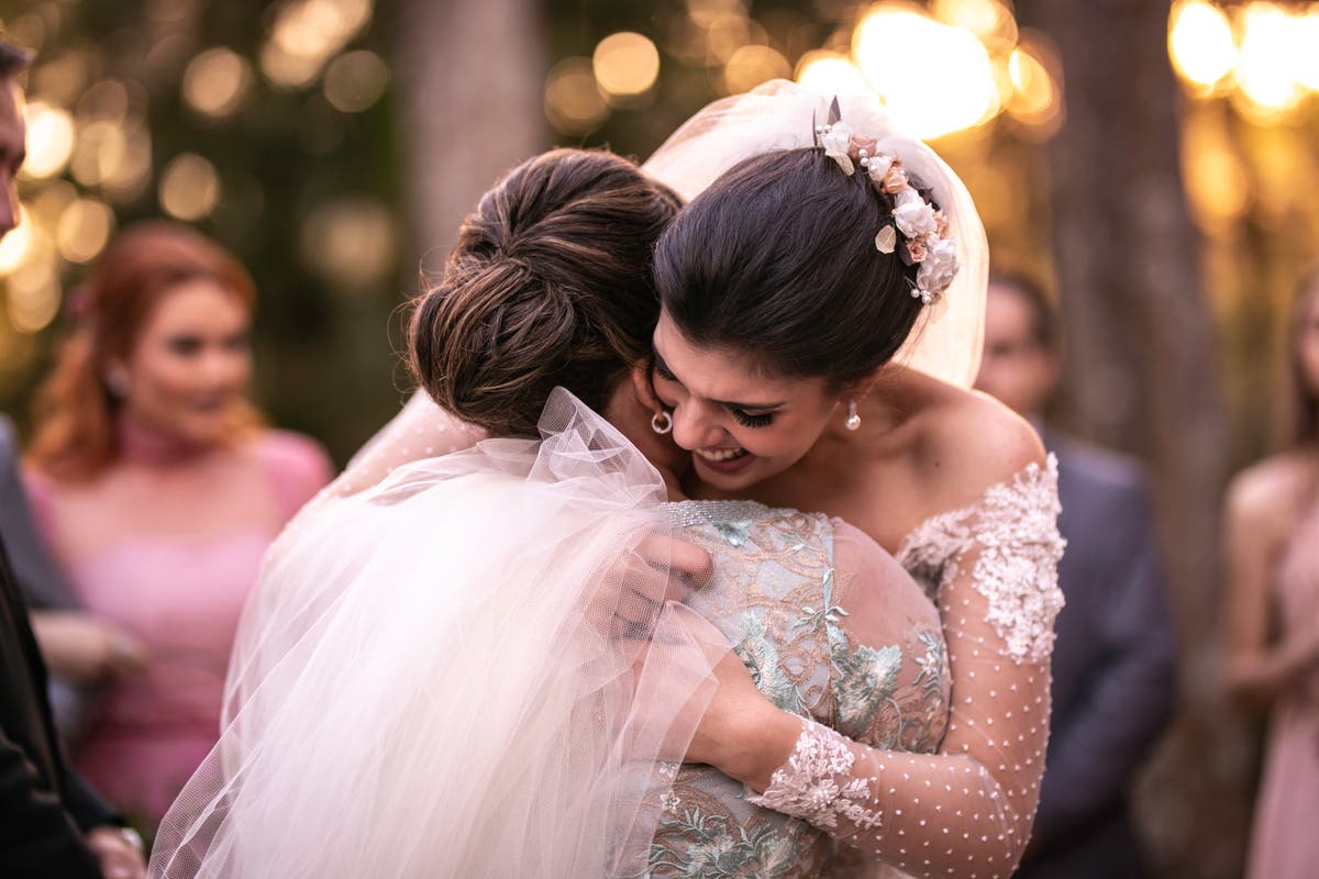 Woman defended after not allowing daughter to alter her wedding dress