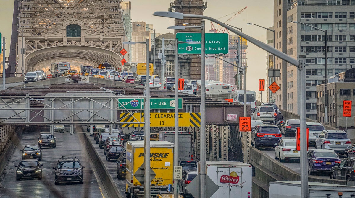 NYC’s plan to ease gridlock and pump billions into mass transit? A $15 toll for Manhattan drivers thumbnail