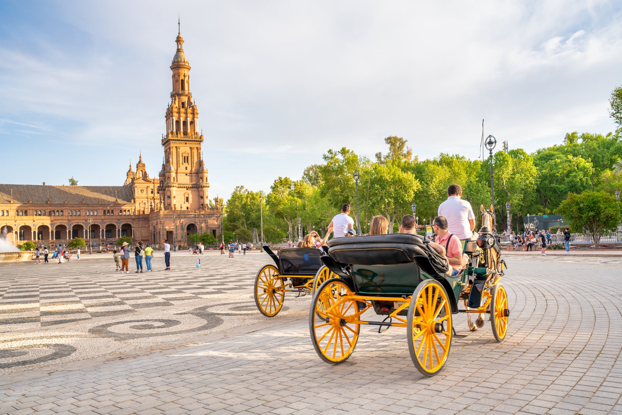 Horse-drawn carriages on the fragile square