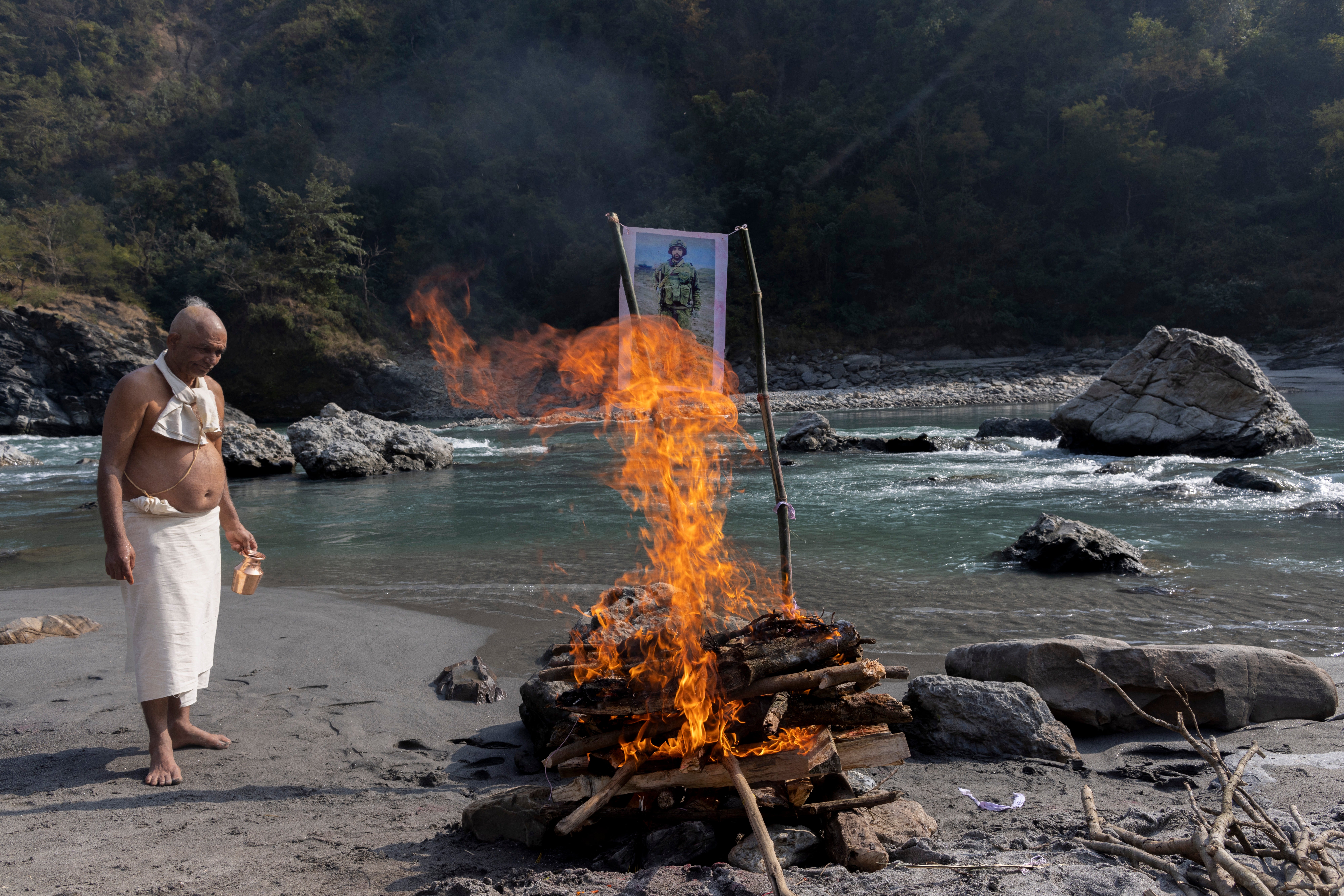 Gangadahr Prasad Aryal, an uncle of the deceased Hari Aryal, cremates a symbolic representation of Hari’s body at the bank of the Kaligandaki River