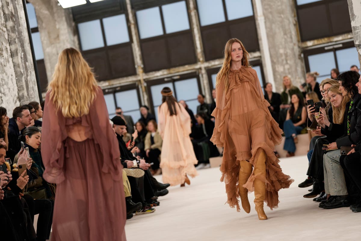 Chloe brings back boho chic at Paris Fashion Week