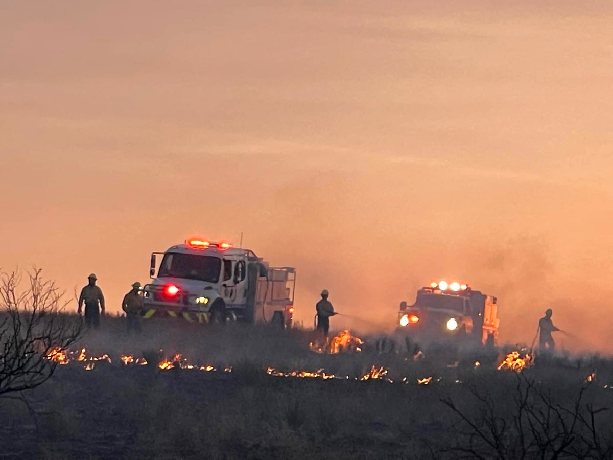 Two Killed As Deadly Smokehouse Creek Wildfire Becomes Largest Blaze In Texas History Live