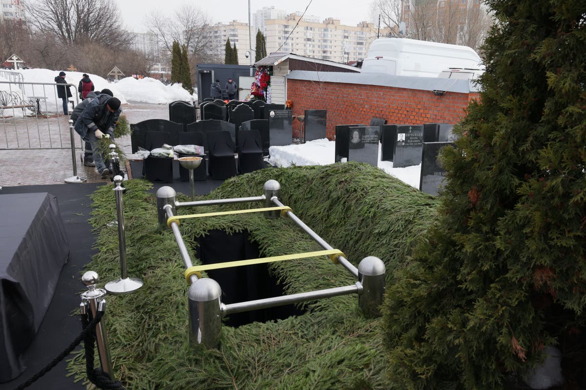 Watch as Alexei Navalny buried at Russian cemetery