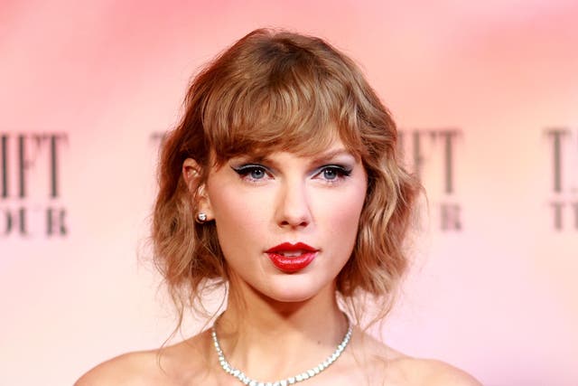 <p>Taylor Swift fans assist bride who plans to sell autographed guitar</p>