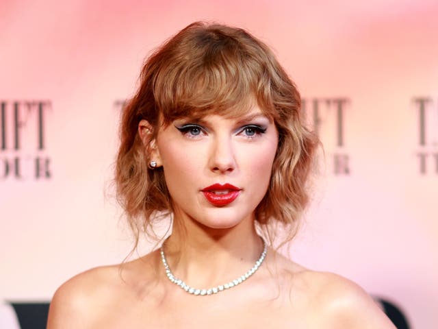 <p>Taylor Swift fans assist bride who plans to sell autographed guitar</p>