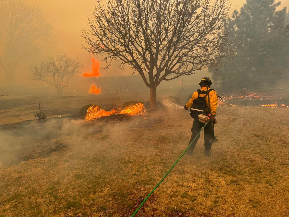 Texas Fire Live-Updates: Trockenes Wetter und starke Winde drohen, den größten Waldbrand im Bundesstaat zu verschärfen
