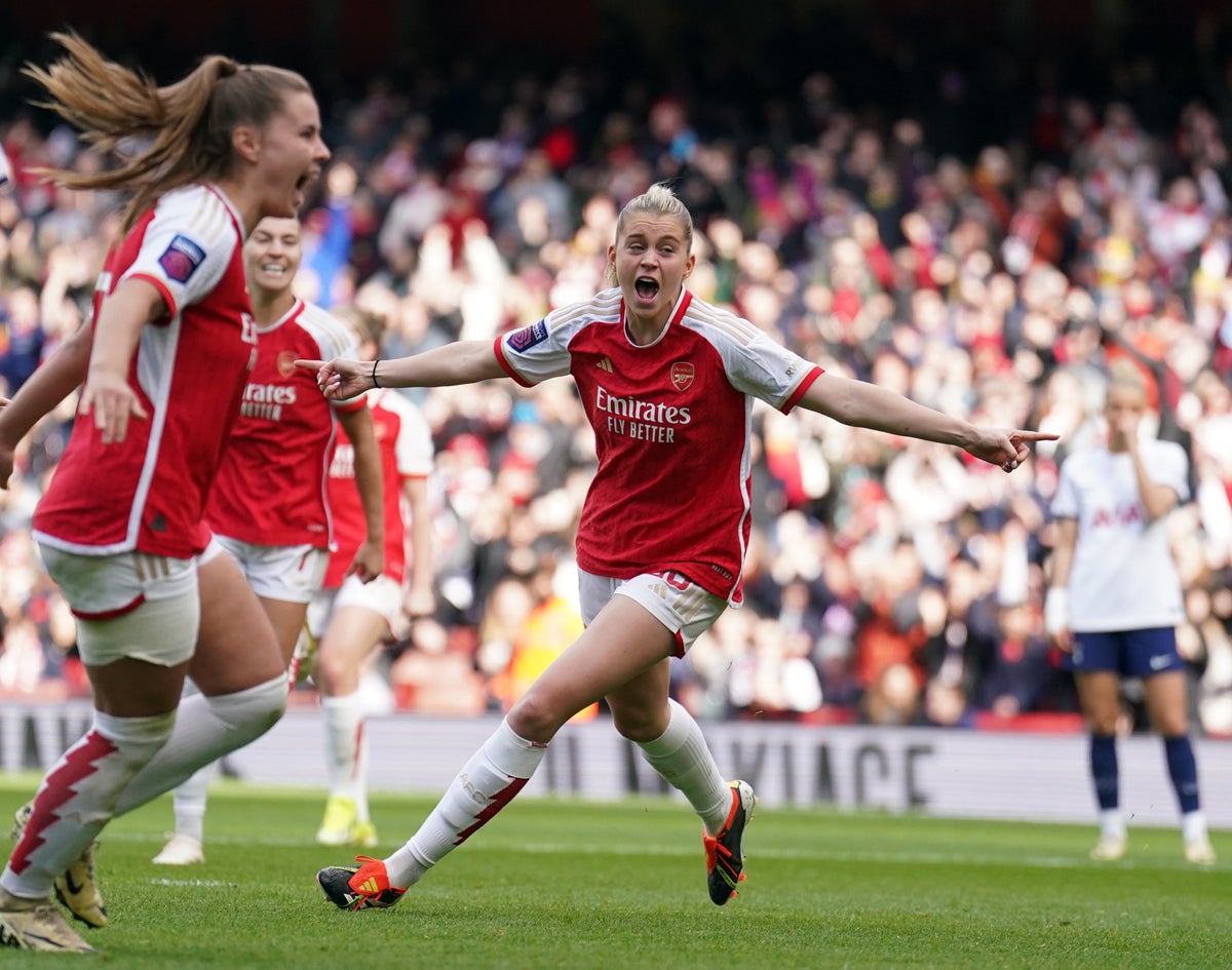 Alessia Russo goal gives Arsenal victory in North London derby as Gunners maintain WSL title challenge