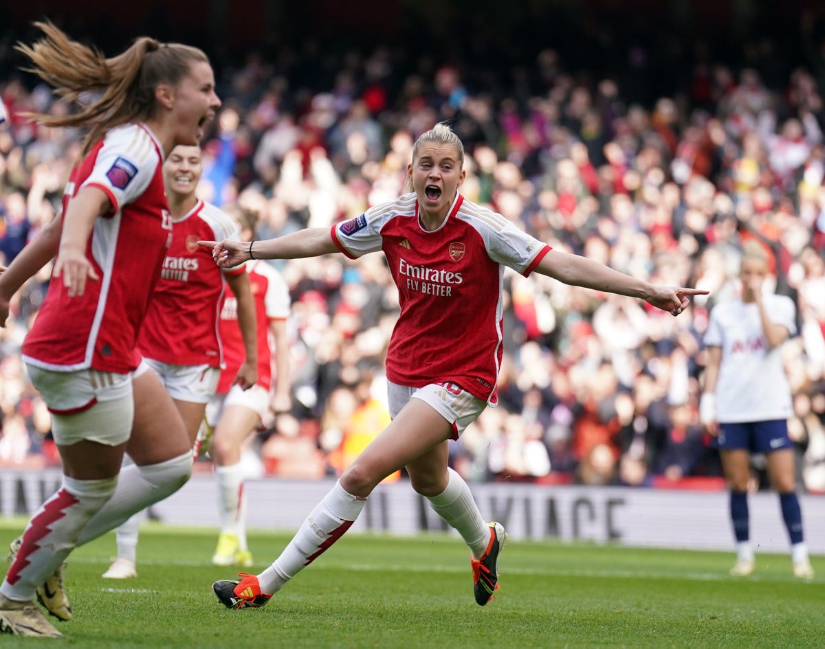 Alessia Russo goal gives Arsenal victory in North London derby as Gunners maintain WSL title challenge | The Independent
