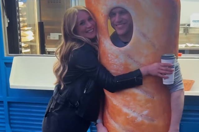 <p>Olly Murs dresses up as a sausage roll as he throws surprise Greggs-themed baby shower for wife Amelia.</p>