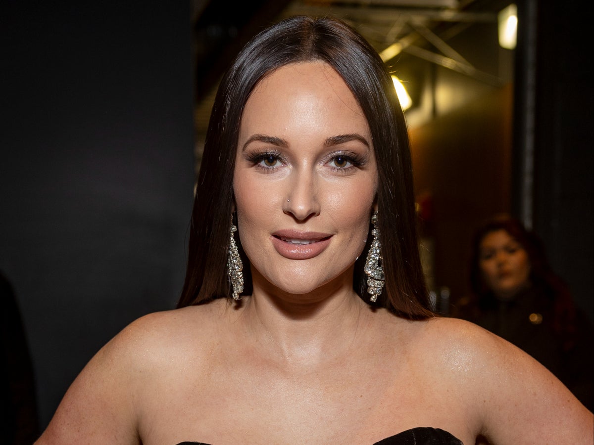 Kacey Musgraves hilariously reveals she had a wardrobe malfunction on Saturday Night Live