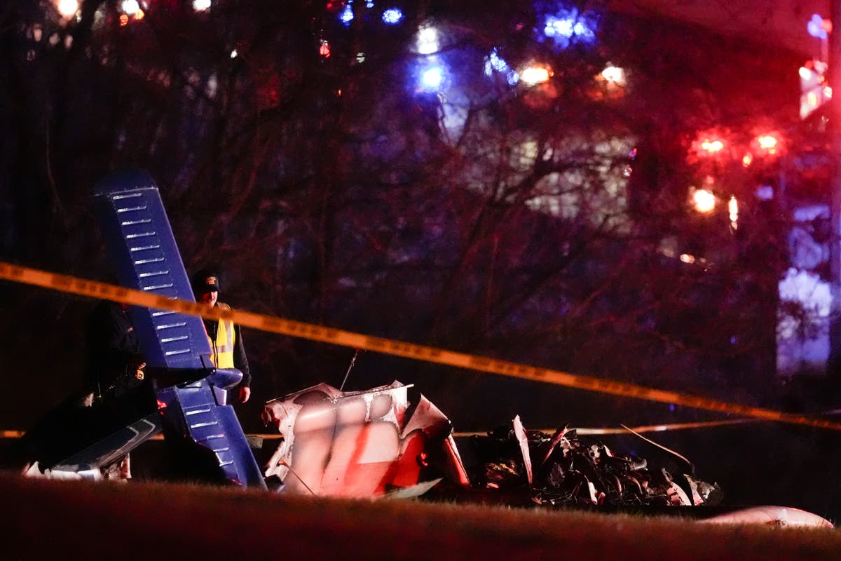 Singleengine plane crashes along Tennessee highway, killing those