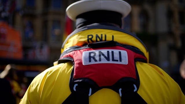<p>RNLI ‘forced to destroy’ man’s bathtub after he tries to cross ocean with his dog.</p>