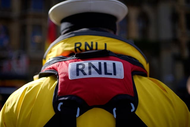 <p>RNLI ‘forced to destroy’ man’s bathtub after he tries to cross ocean with his dog.</p>