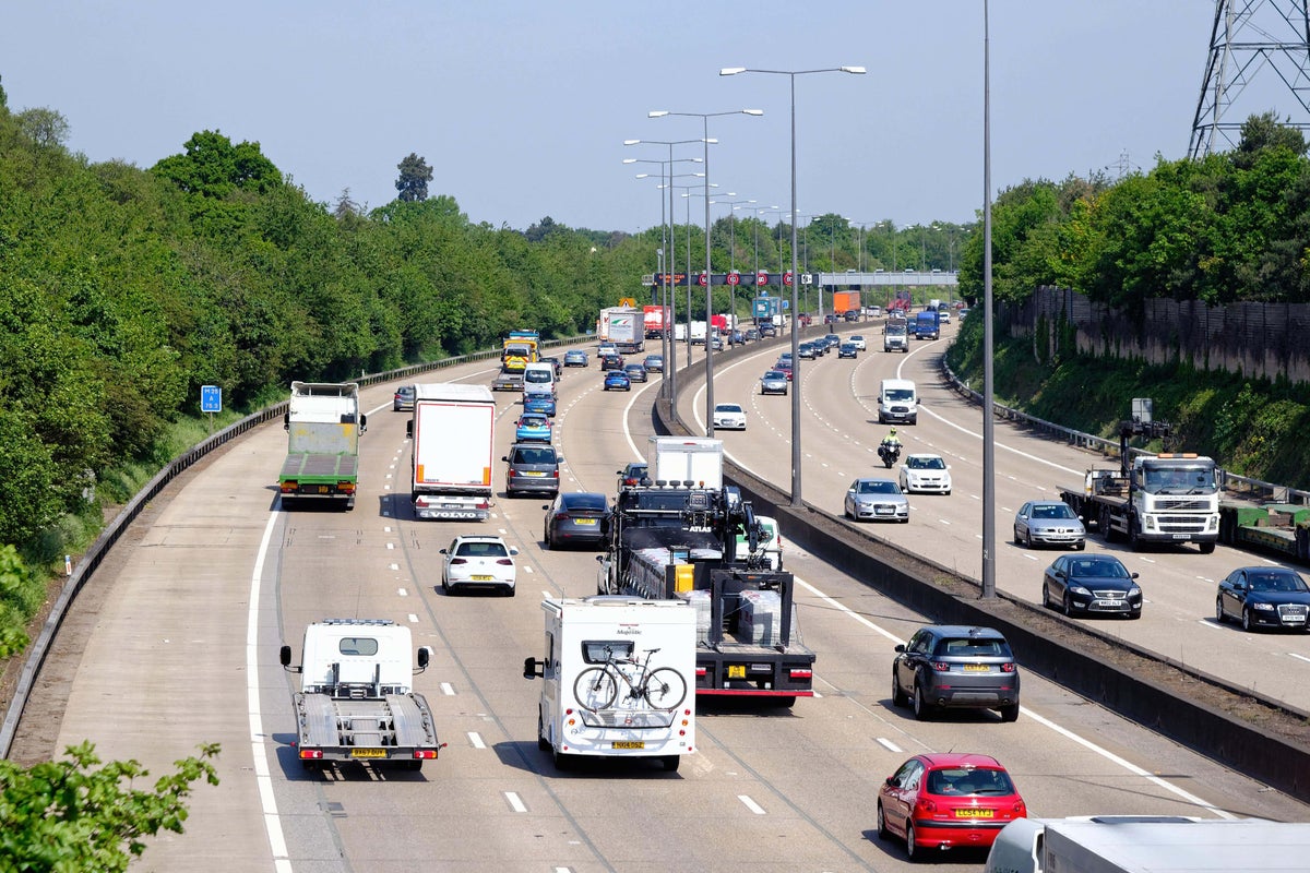 UK heatwave: AA boss issues motorists severe warning after road ‘melts’ during hot weather