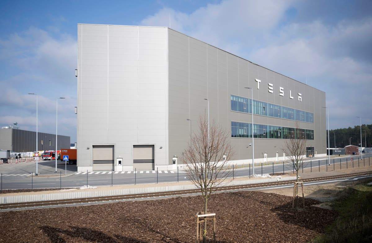 Suspected arson attack closes Tesla plant near Berlin