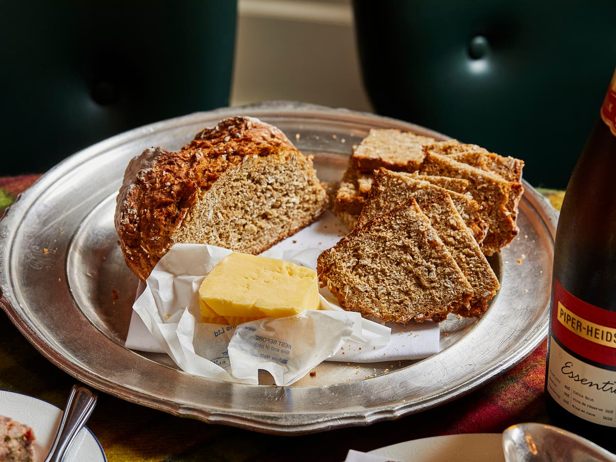Using old baked bean tin to make traditional Irish soda bread