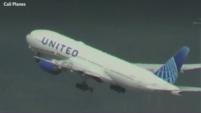 <p>Watch moment United Airlines plane lose tyre during take-off.</p>