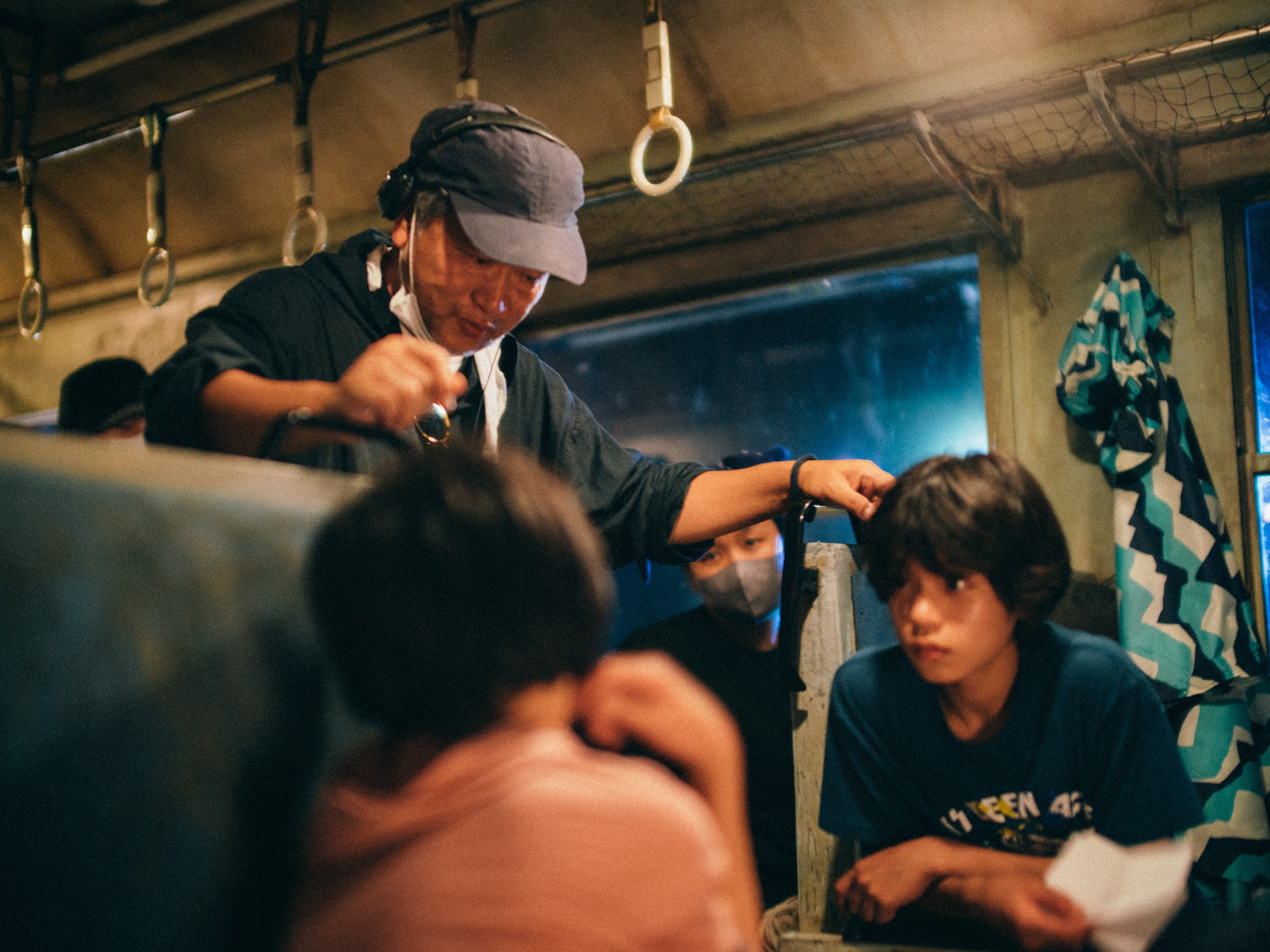 Kore-eda directing Sōya Kurokawa and Hinata Hiiragi on the set of ‘Monster'