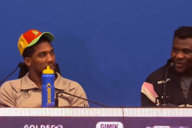 <p>AJ and Ngannou during the post-match press conference</p>