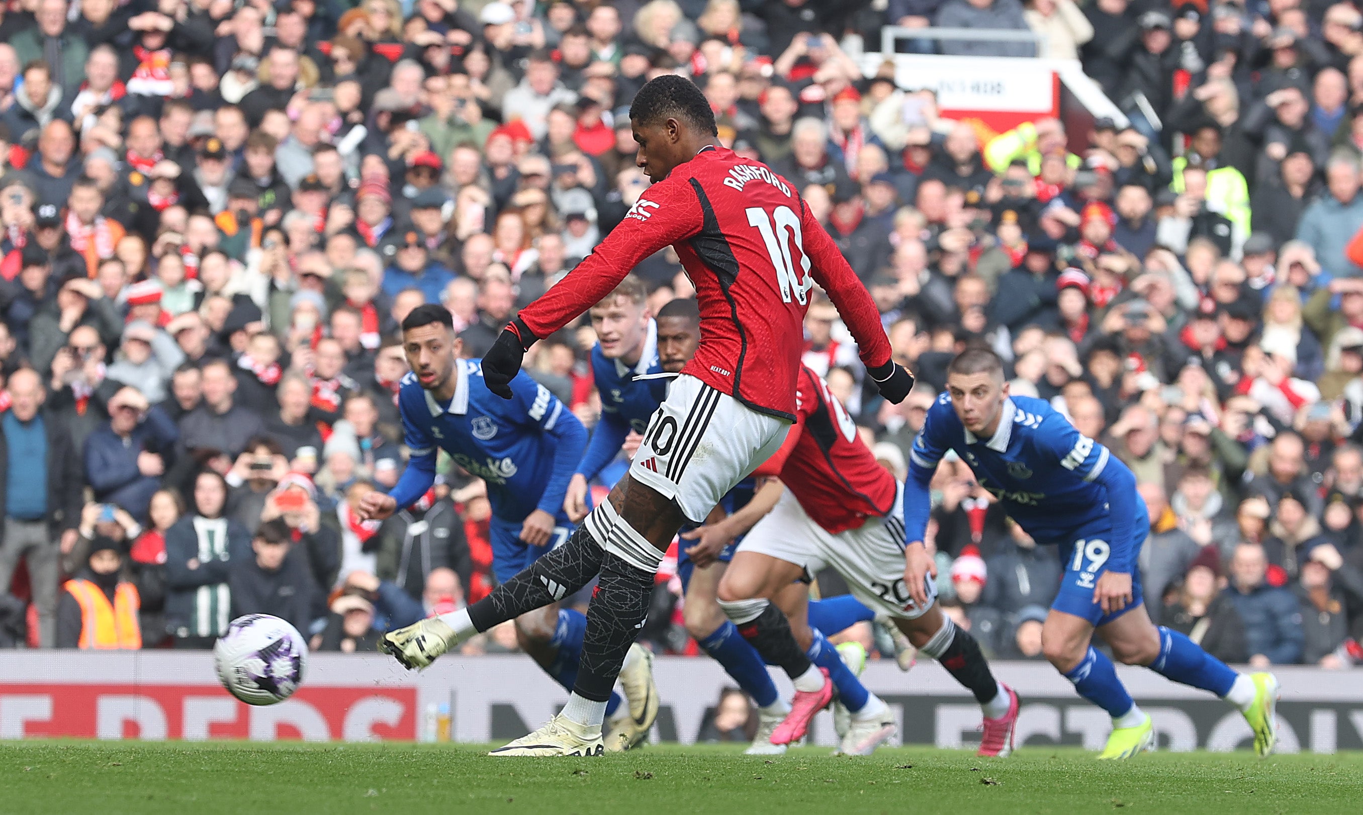 Marcus Rashford slots home United’s second goal