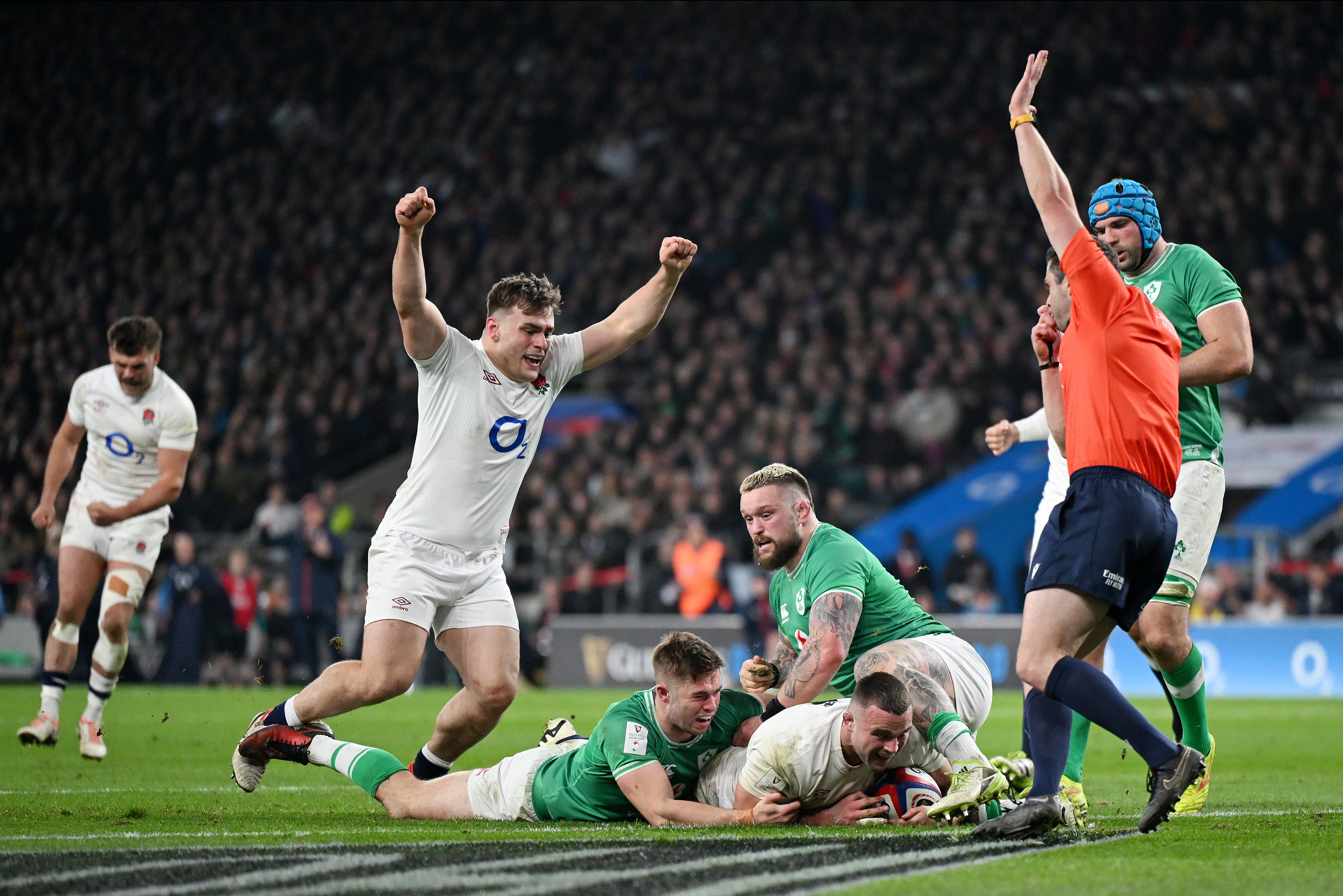 Ben Earl scored a try in a magnificent individual performance that helped England to victory