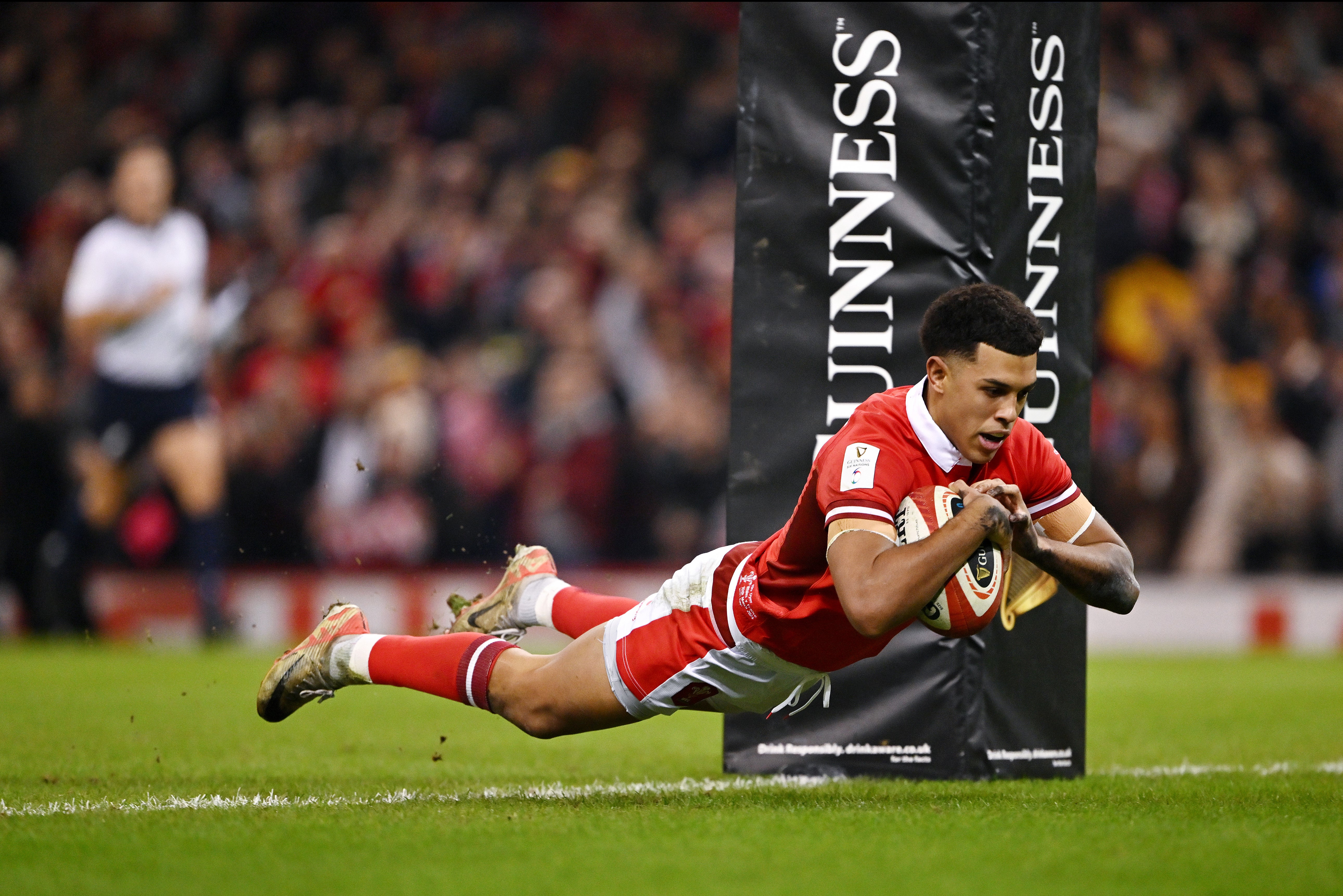 Rio Dyer raced away for Wales’s opening try