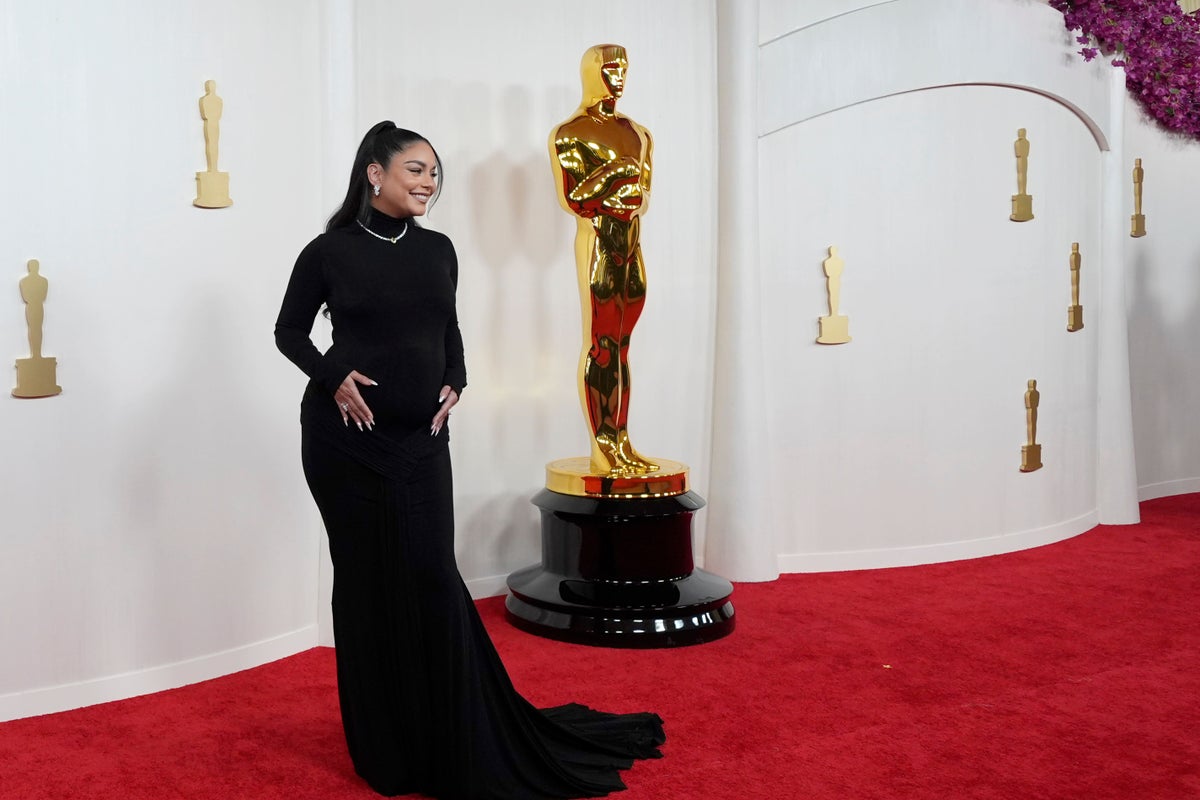 Pregnant Vanessa Hudgens sets early all-black fashion trend at the Oscars